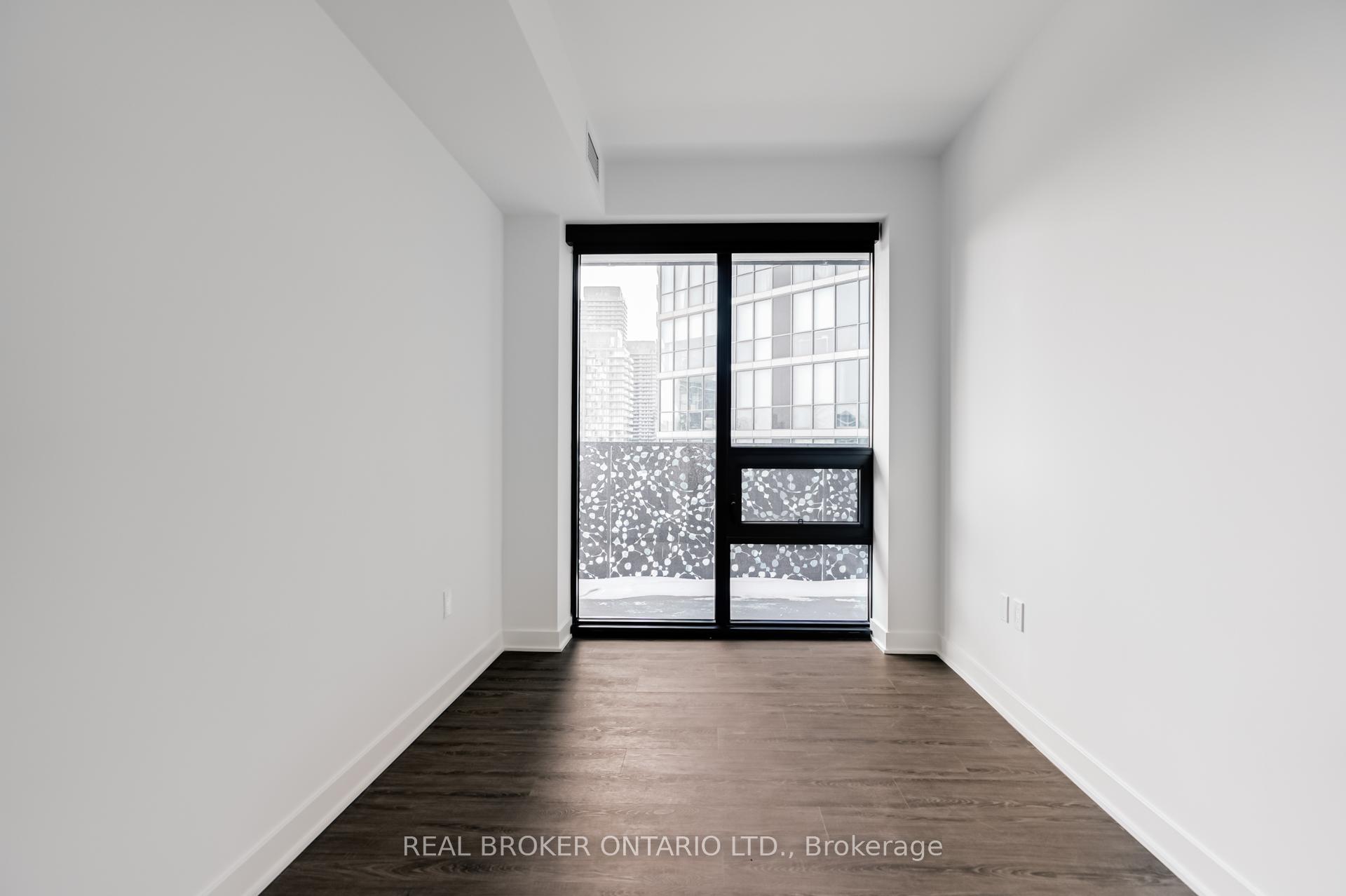 3 Bedrooms Condo at 55 Charles St, Toronto For sale