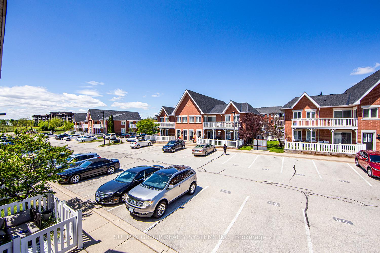 2 Bedrooms Condo at 1701 Lampman, Burlington For sale