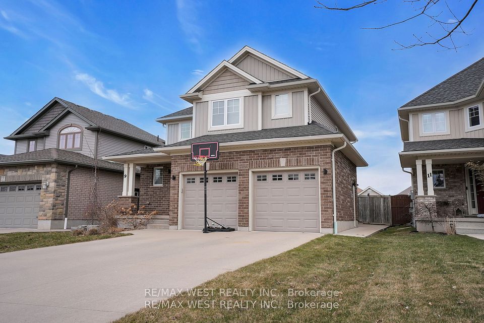 9 Noble Lane, St. Thomas, ON N5R 5M9