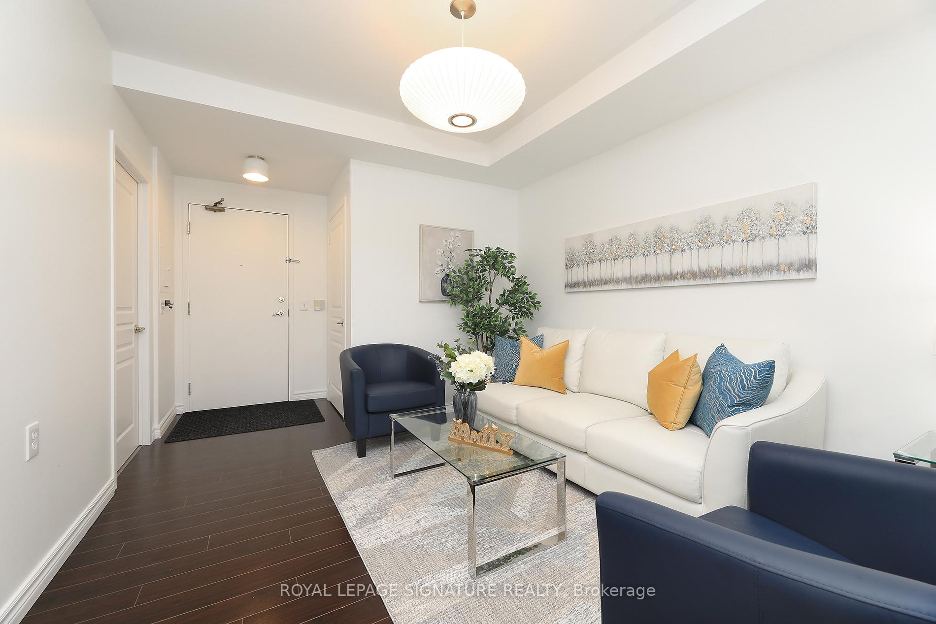 2 Bedrooms Condo at 200 Burnhamthorpe, Mississauga For sale