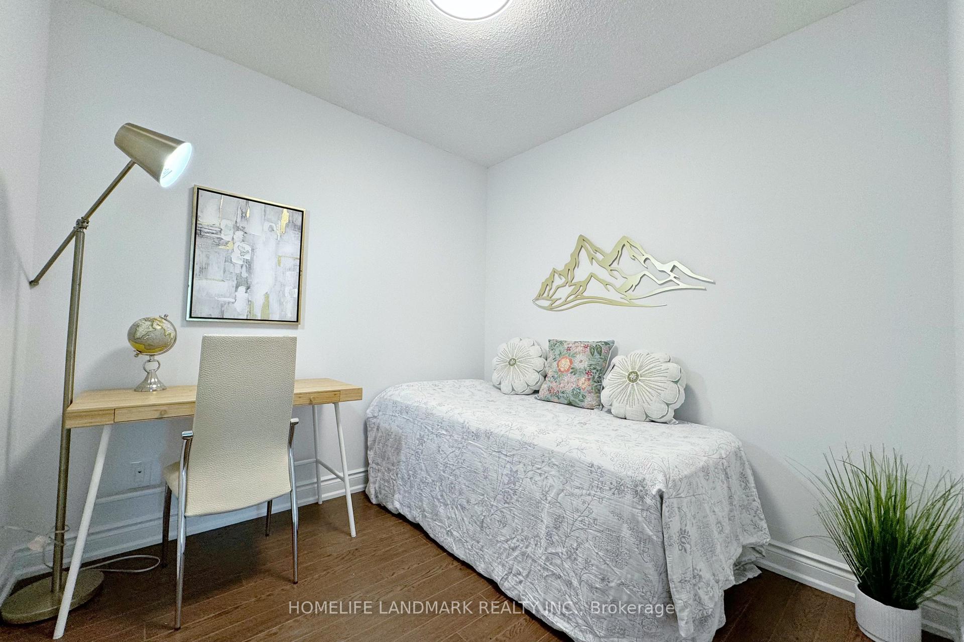 3 Bedrooms Condo at 15 Greenview, Toronto For sale