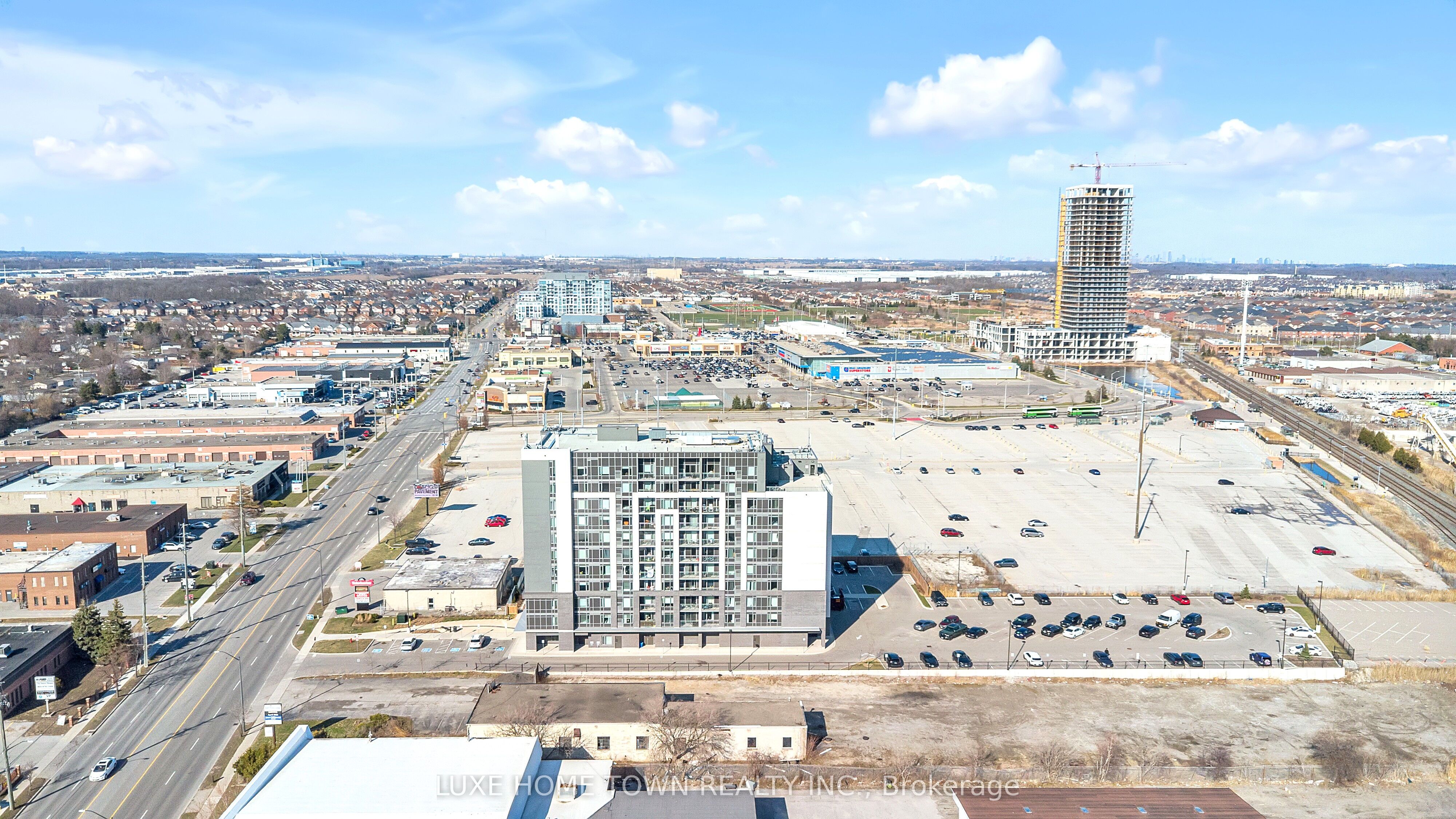 716 Main Street E, #801