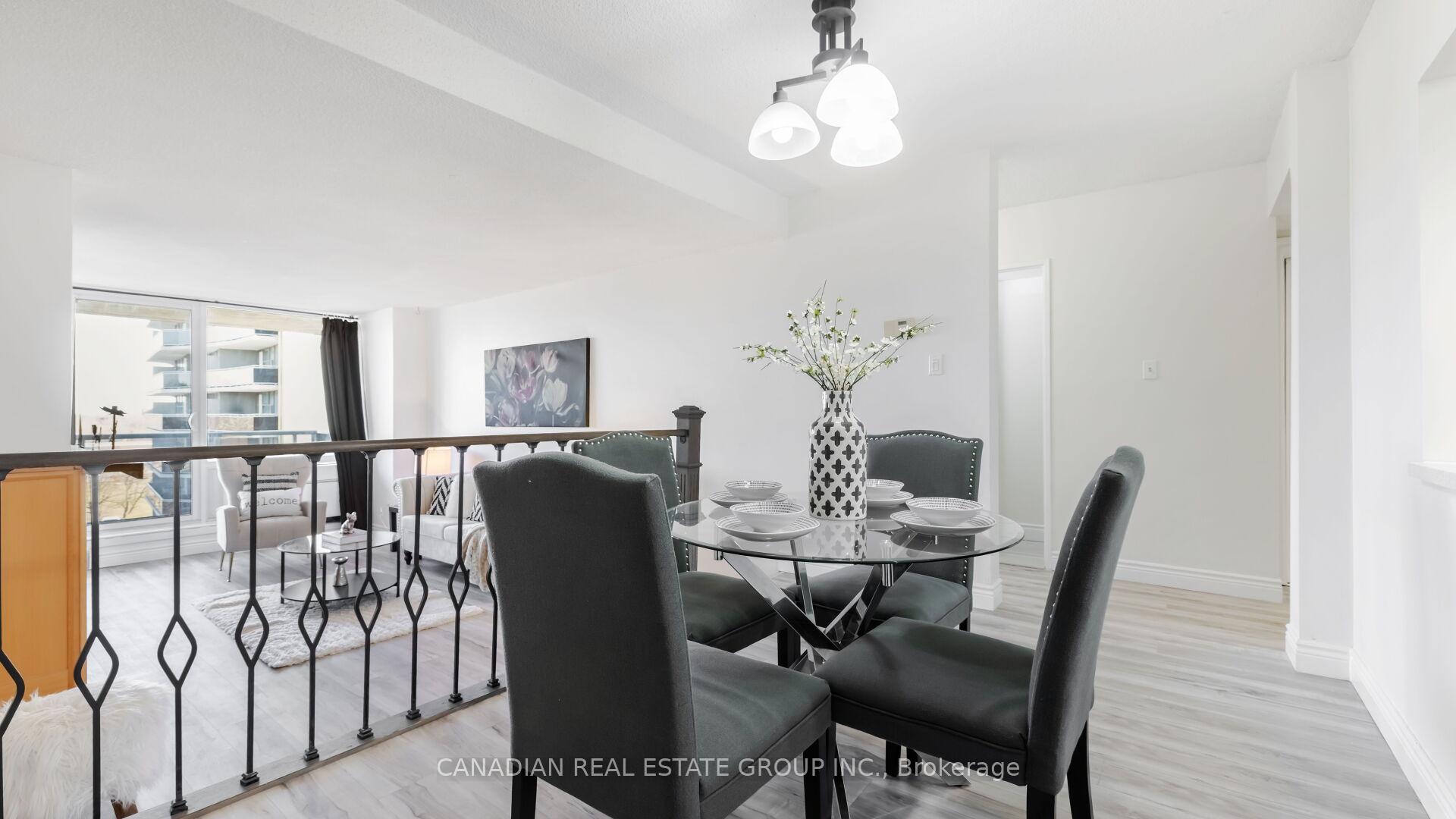 3 Bedrooms Condo at 20 Speers, Oakville For sale