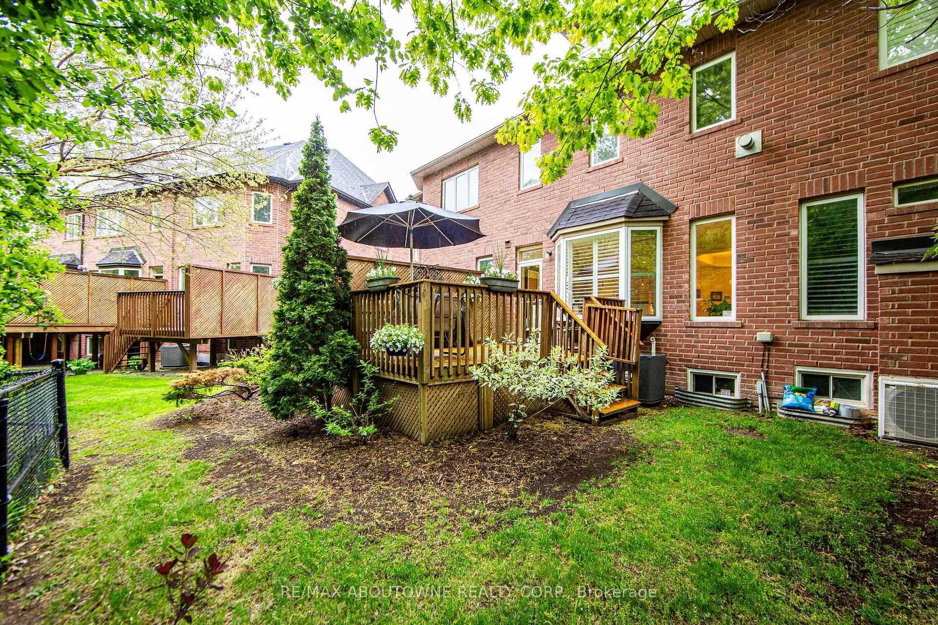 4 Bedrooms Condo at 300 Ravineview, Oakville For sale