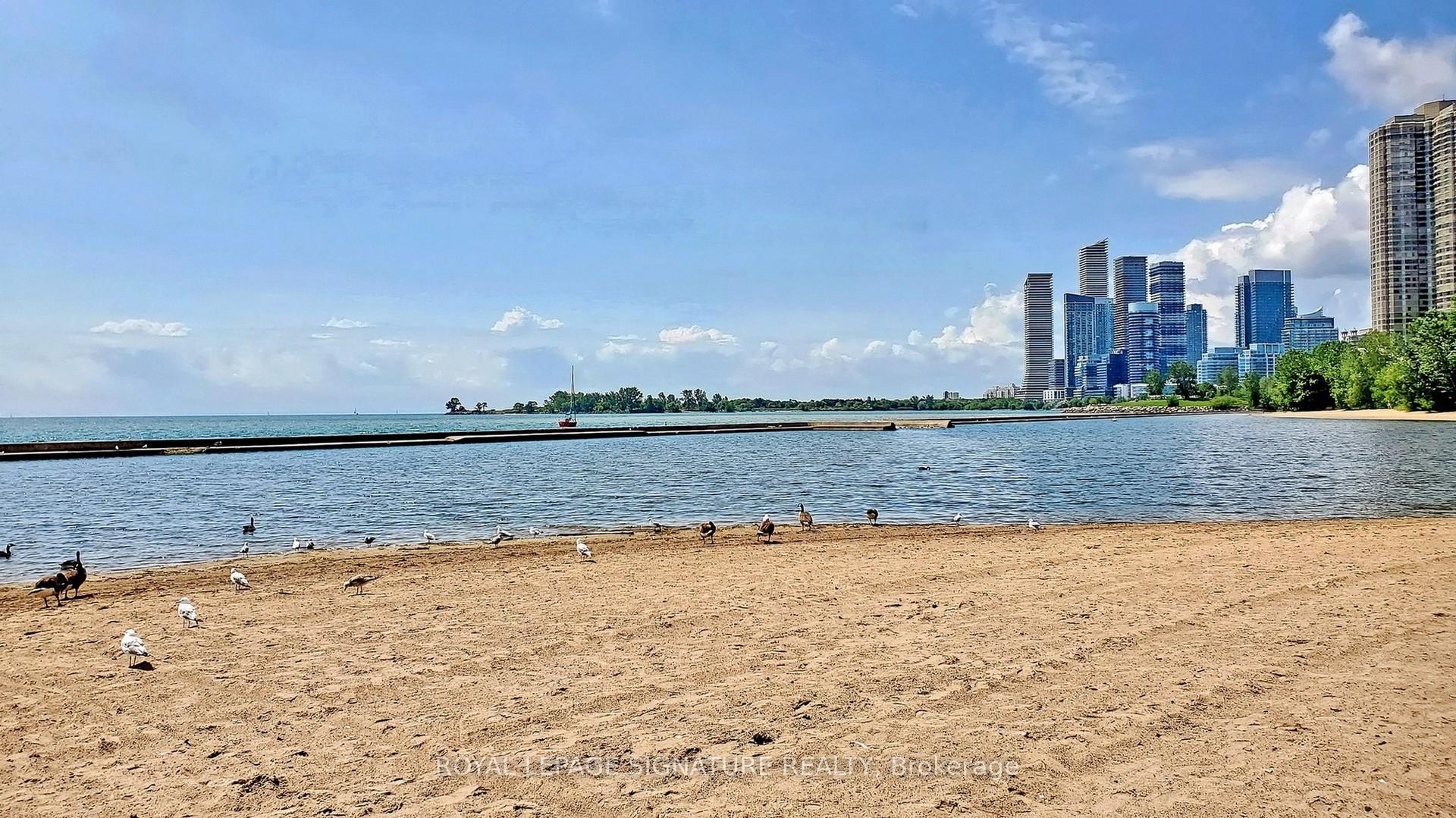 2 Bedrooms Condo at 105 The Queensway, Toronto For sale
