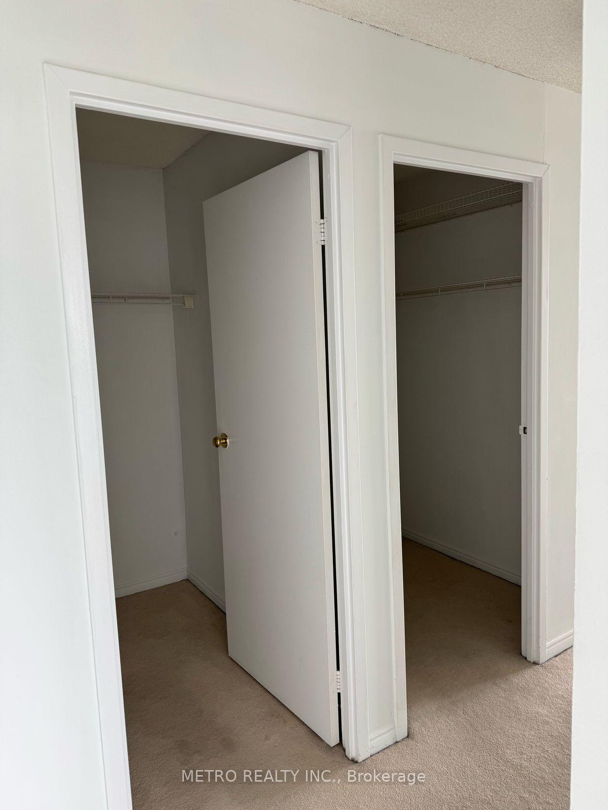 2 Bedrooms Condo at 10 Yonge, Toronto For sale