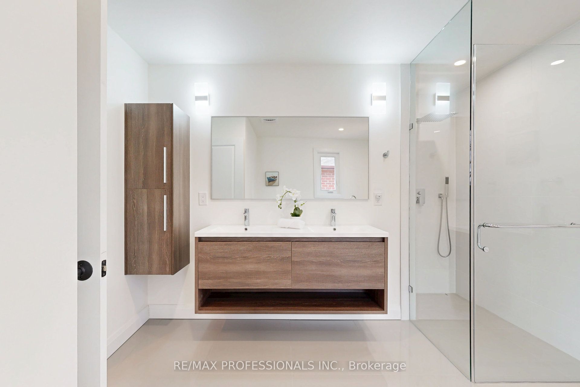 1327 Greenwood Crescent