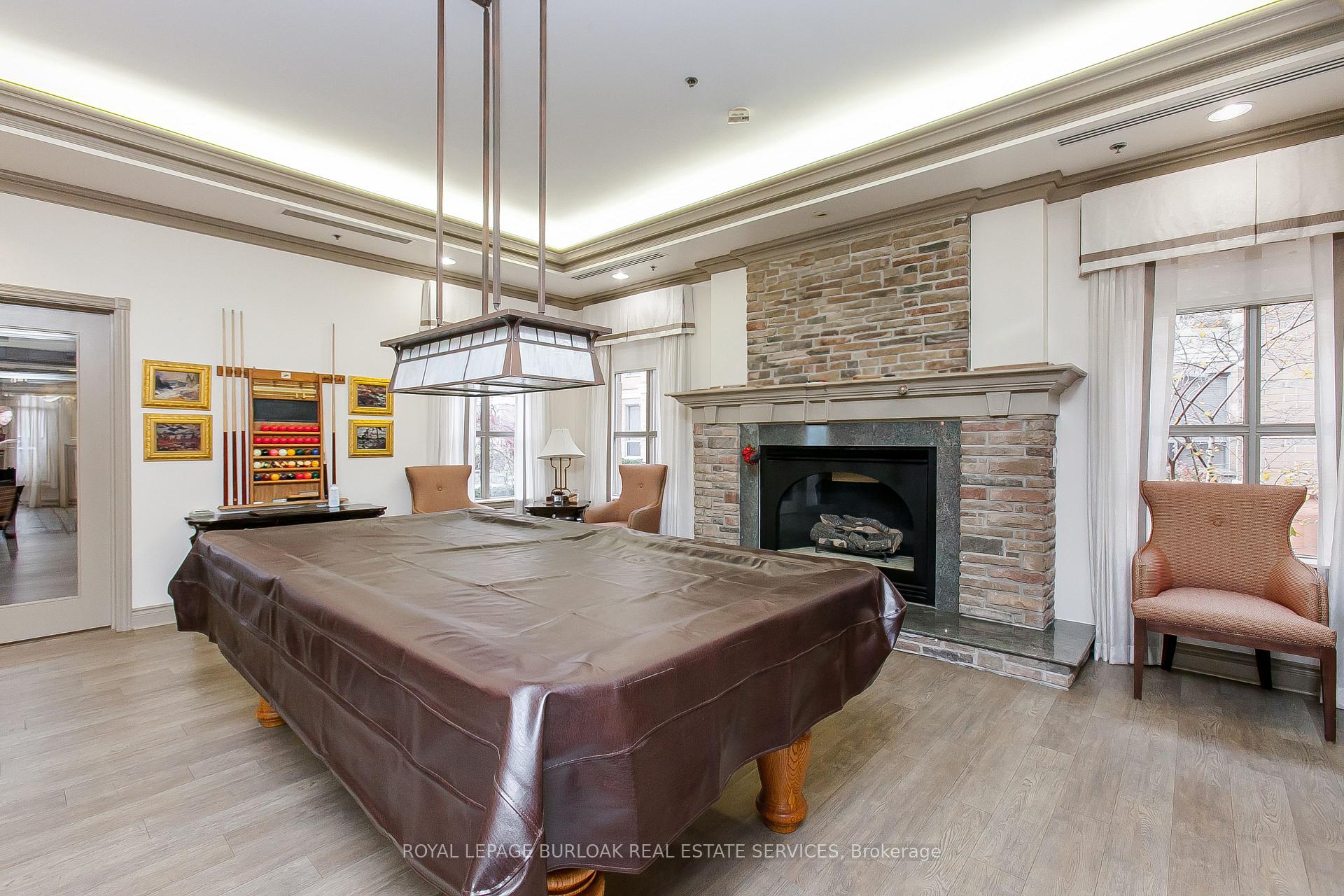 2 Bedrooms Condo at 100 Burloak, Burlington For sale