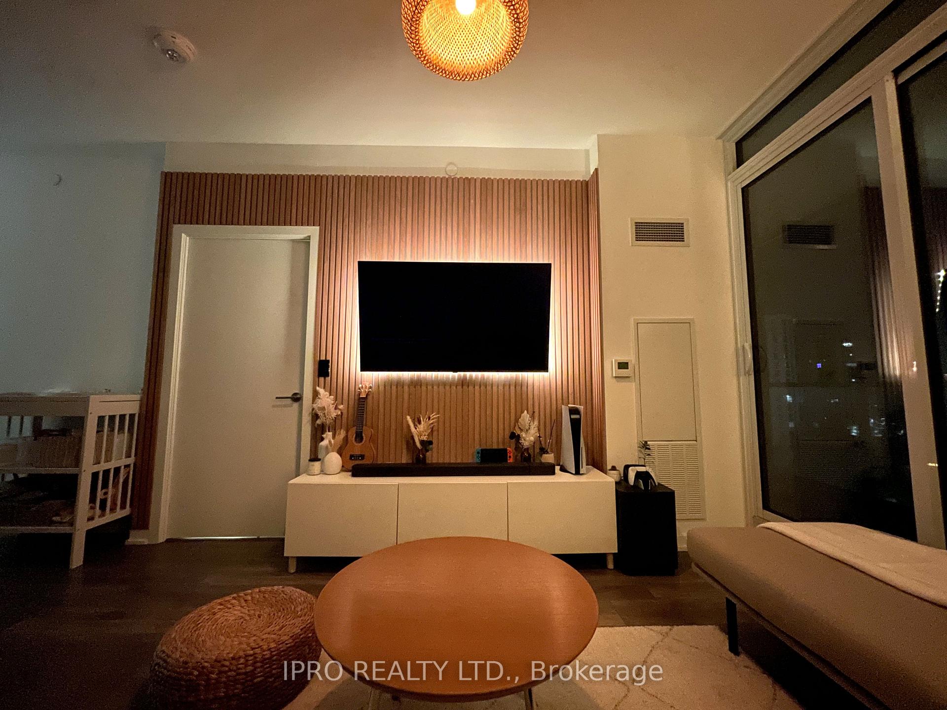 2 Bedrooms Condo at 32 Forest Manor, Toronto For sale
