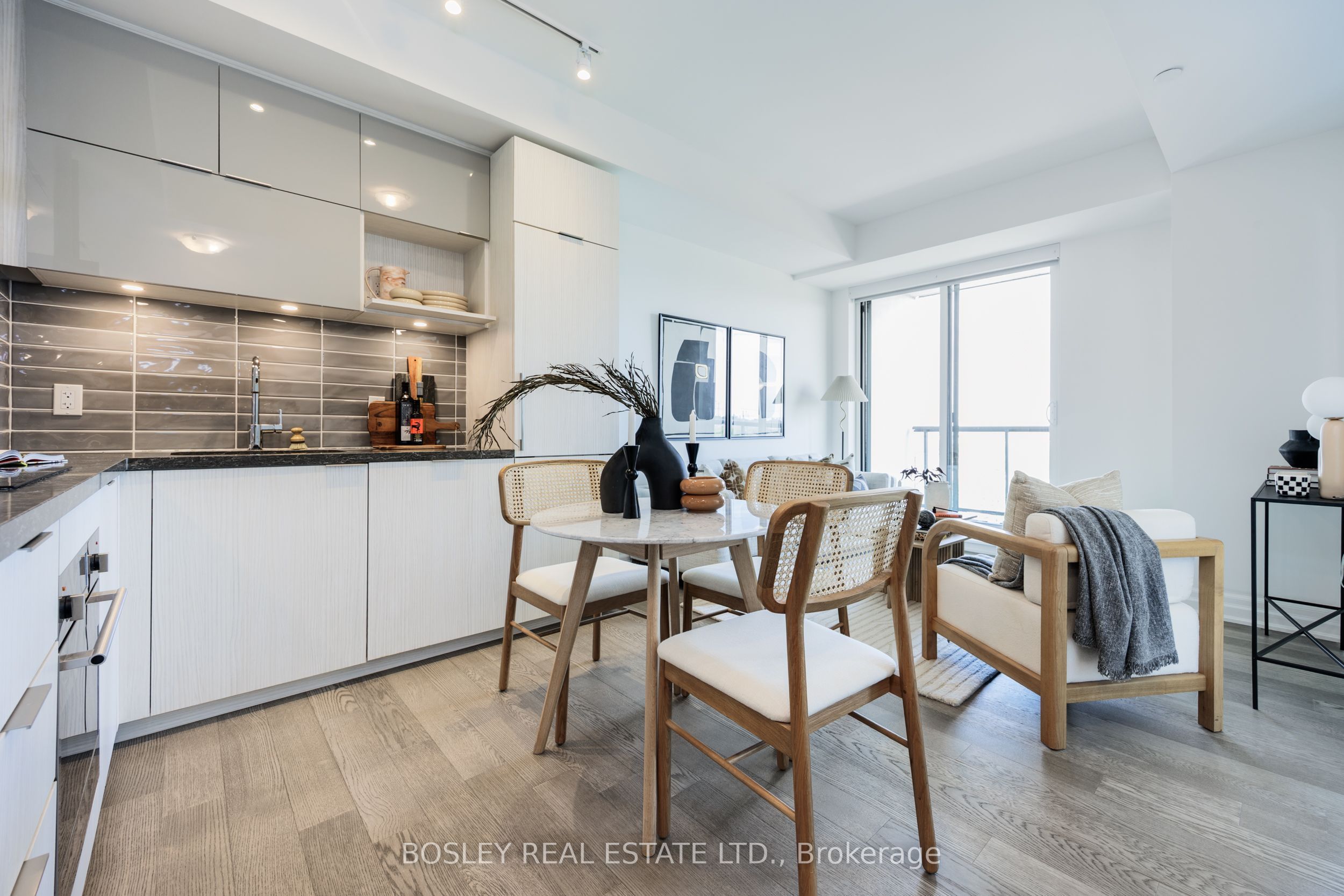 8 Rouge Valley Drive W, #908