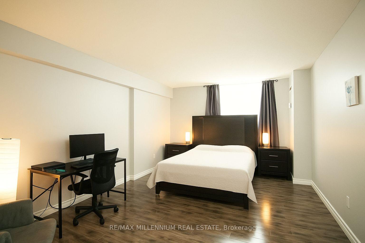 2 Bedrooms Condo at 1425 Ghent, Burlington For sale
