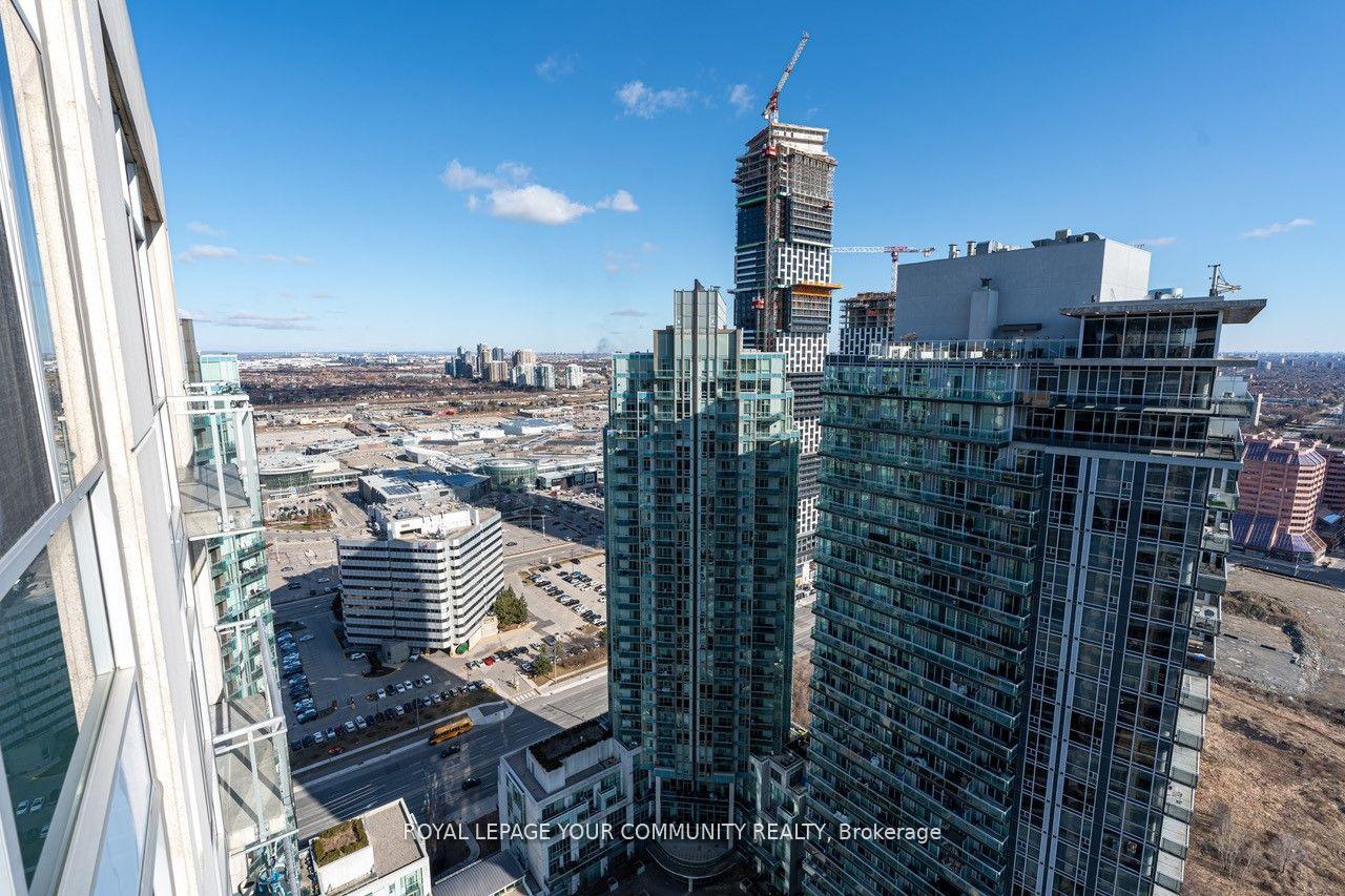 2 Bedrooms Condo at 225 Webb, Mississauga For sale