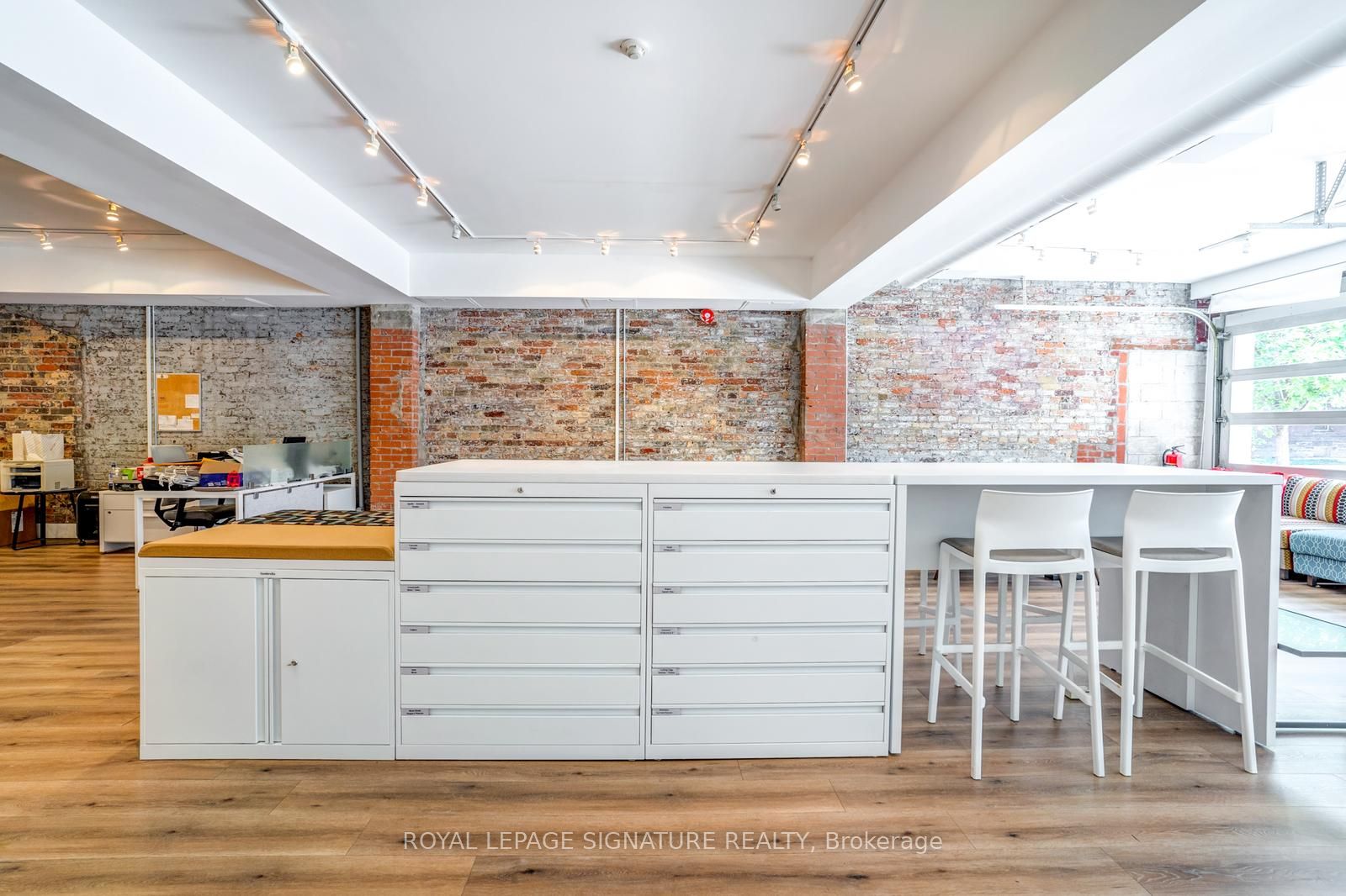 926 King Street W, #Main