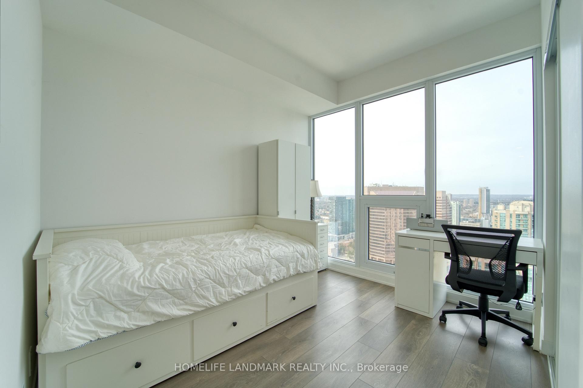 2 Bedrooms Condo at 15 HOLMES,  Toronto For sale