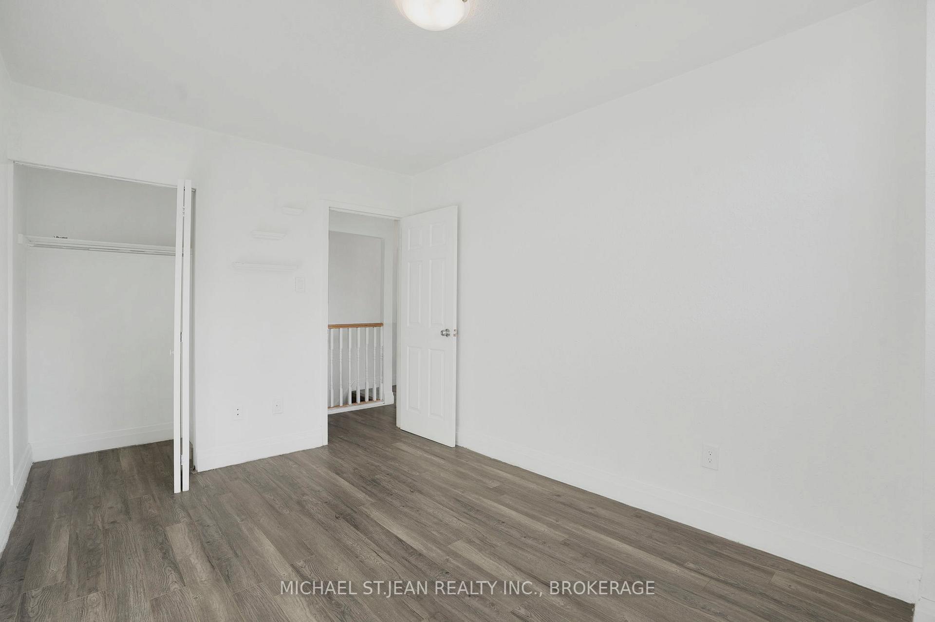 3 Bedrooms Condo at 15 Albright,  Hamilton For sale