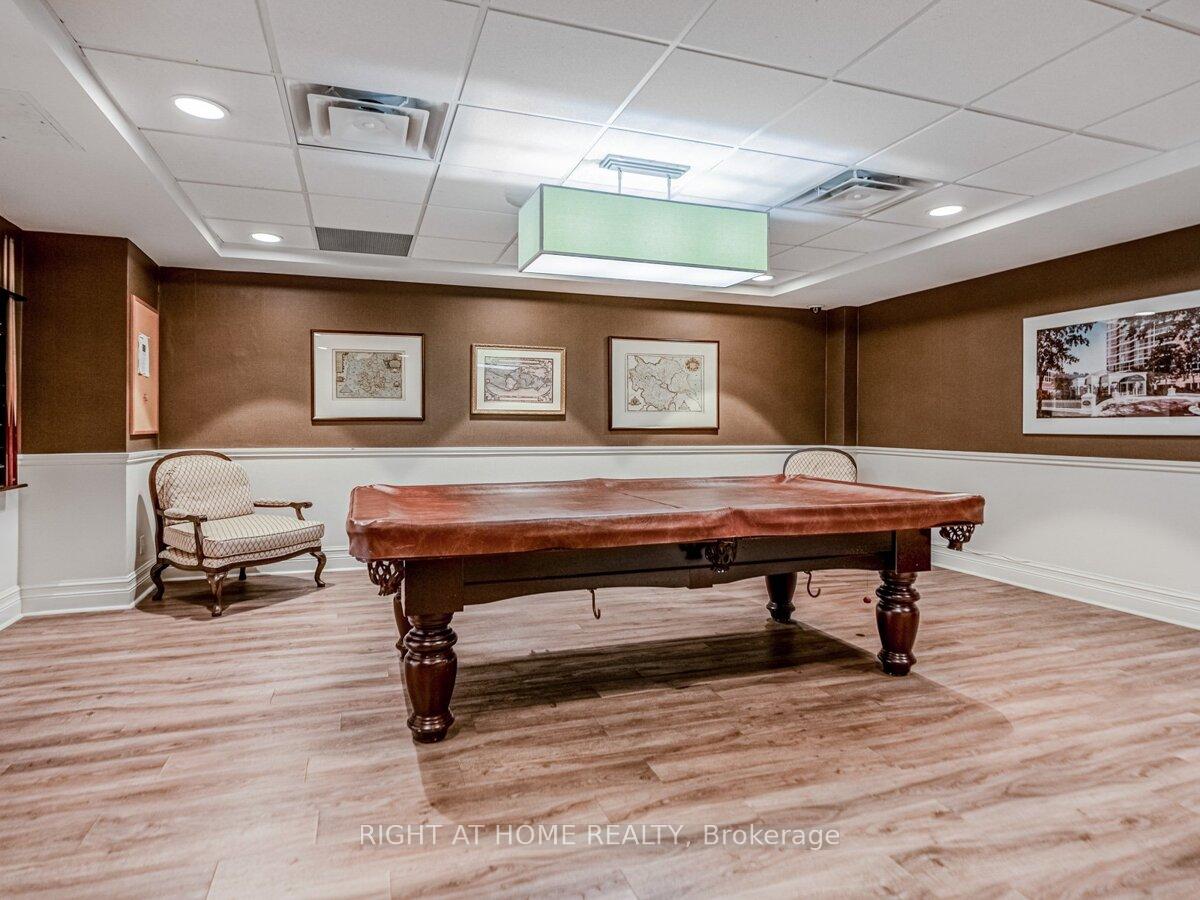 1 Bedroom Condo at 55 Kingsbridge Garden,  Mississauga For sale