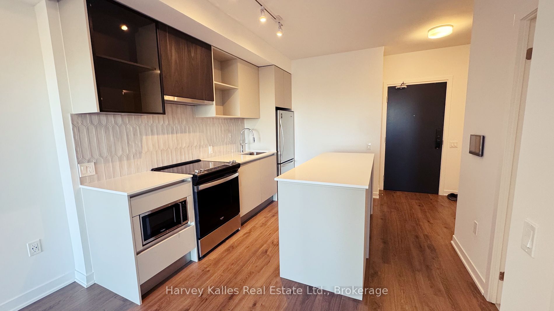 395 Dundas Street W 436