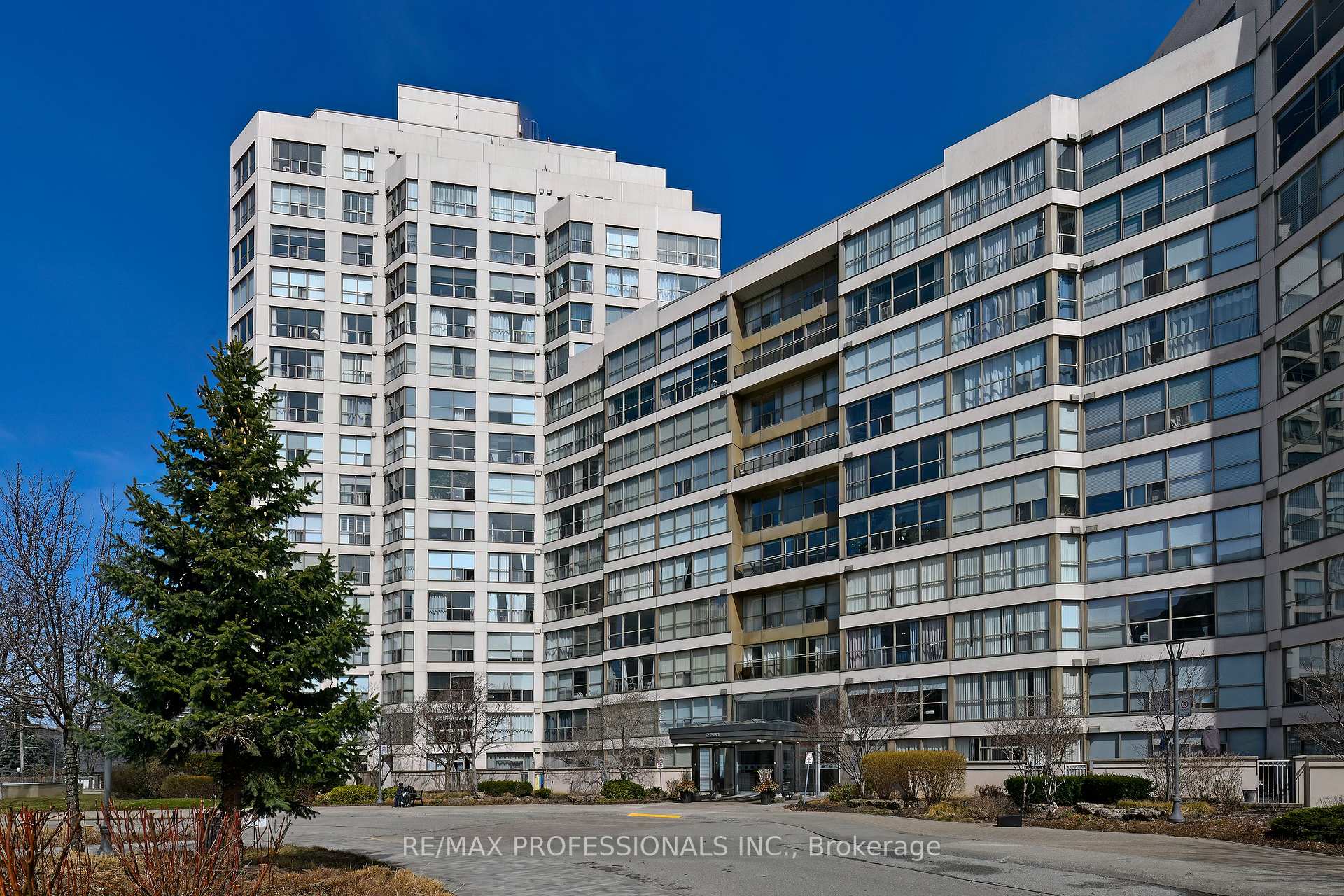2 Bedrooms Condo at 2261 Lakeshore, Toronto For sale