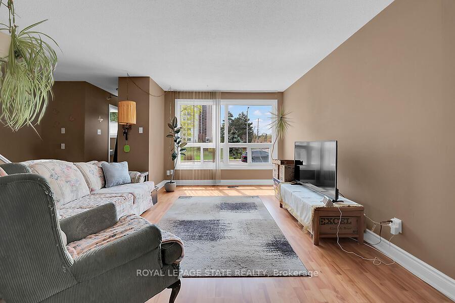 3 Bedrooms Condo at 977 Francis,  Burlington For sale