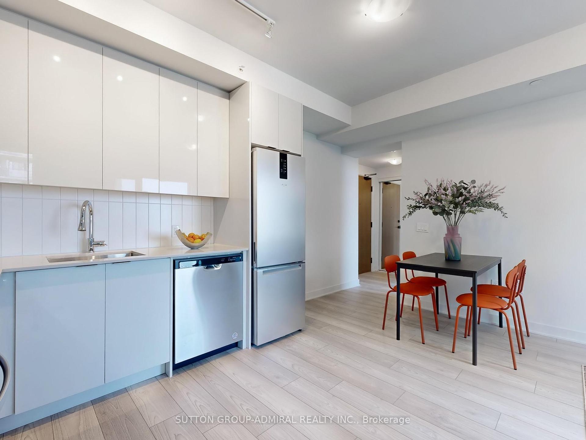 2 Bedrooms Condo at 2920 Hwy 7, Vaughan For sale