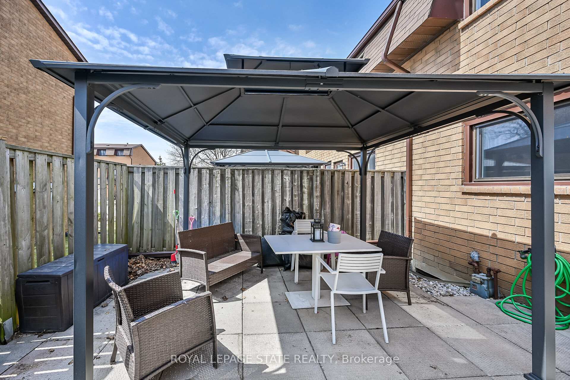 3 Bedrooms Condo at 444 Stone Church, Hamilton For sale