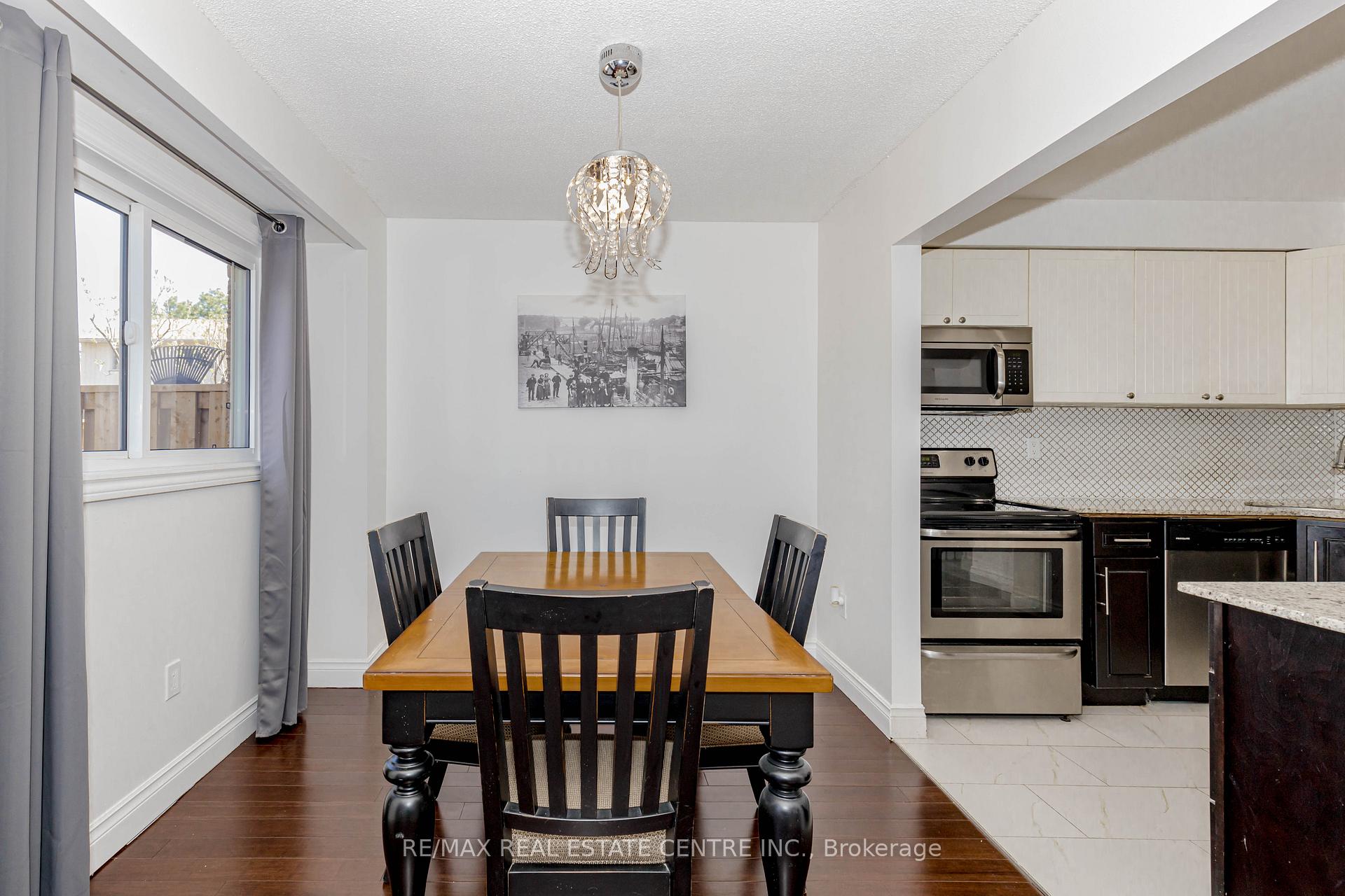 3 Bedrooms Condo at 1526 Lancaster,  Oakville For sale
