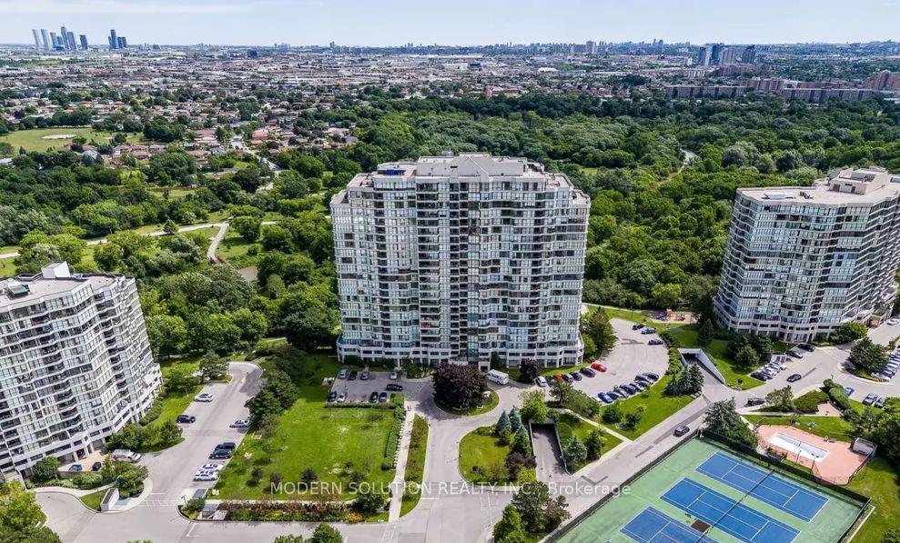2 Bedrooms Condo at 3 Rowntree, Toronto For sale