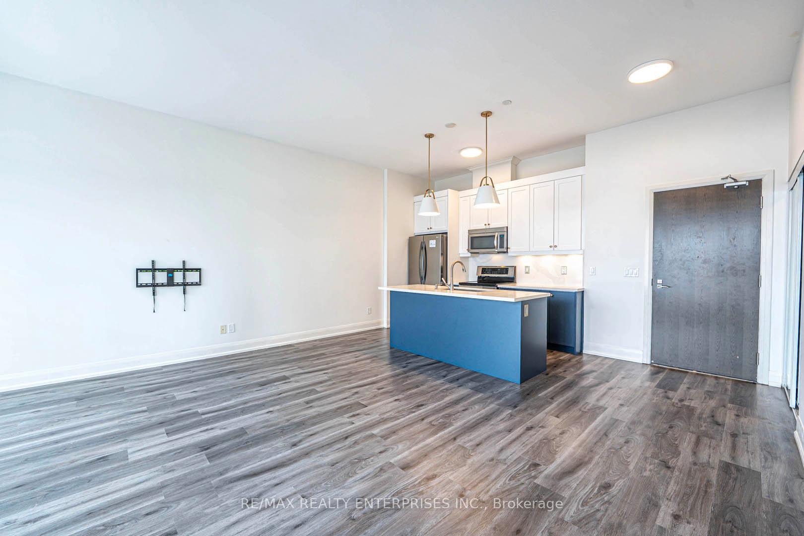 2 Bedrooms Condo at 2900 Highway 7, Vaughan For sale