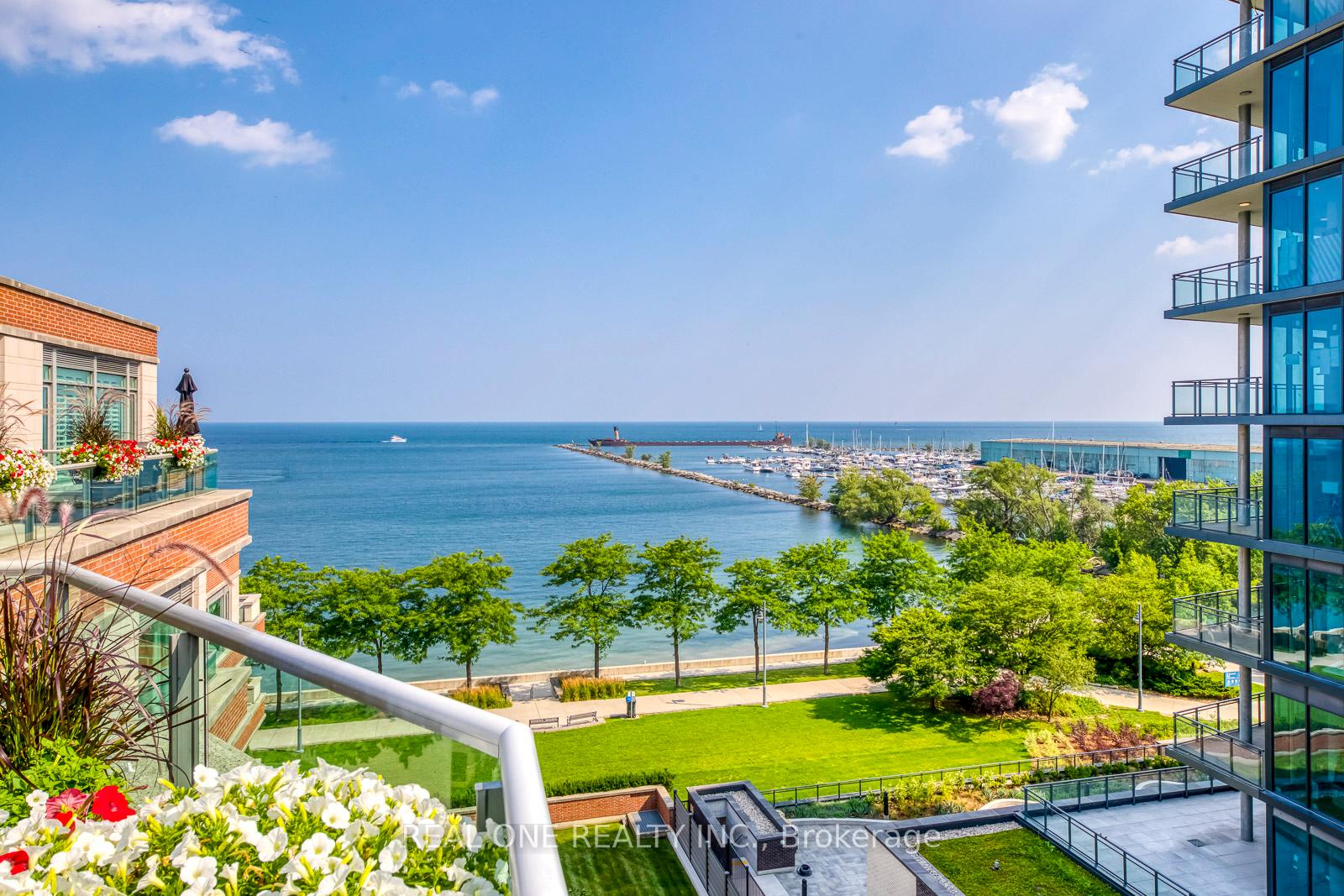 2 Bedrooms Condo at 65 Port,  Mississauga For sale