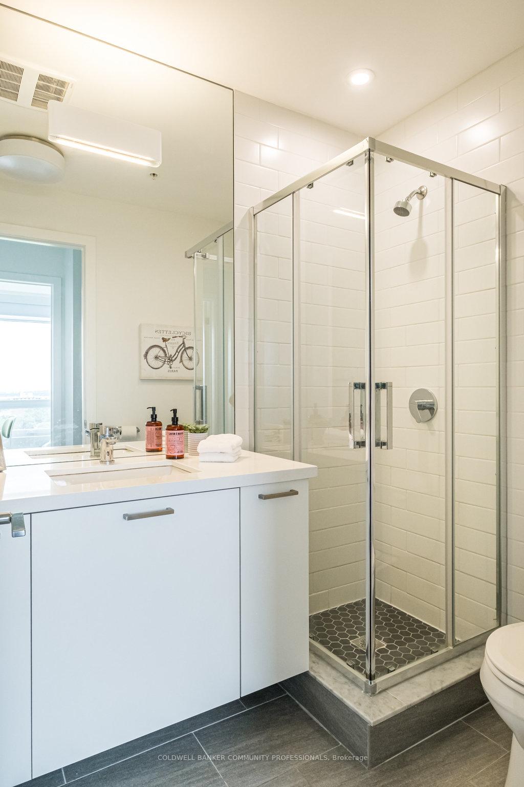 2 Bedrooms Condo at 467 Charlton, Hamilton For sale