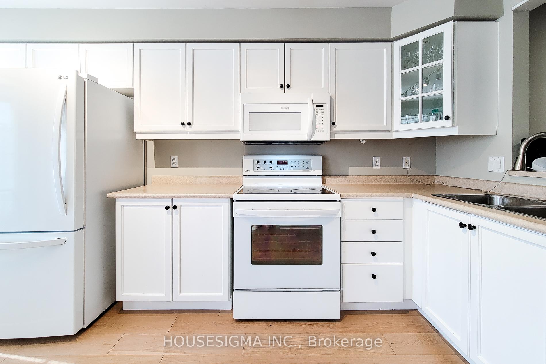 2 Bedrooms Condo at 3480 Upper Middle, Burlington For sale
