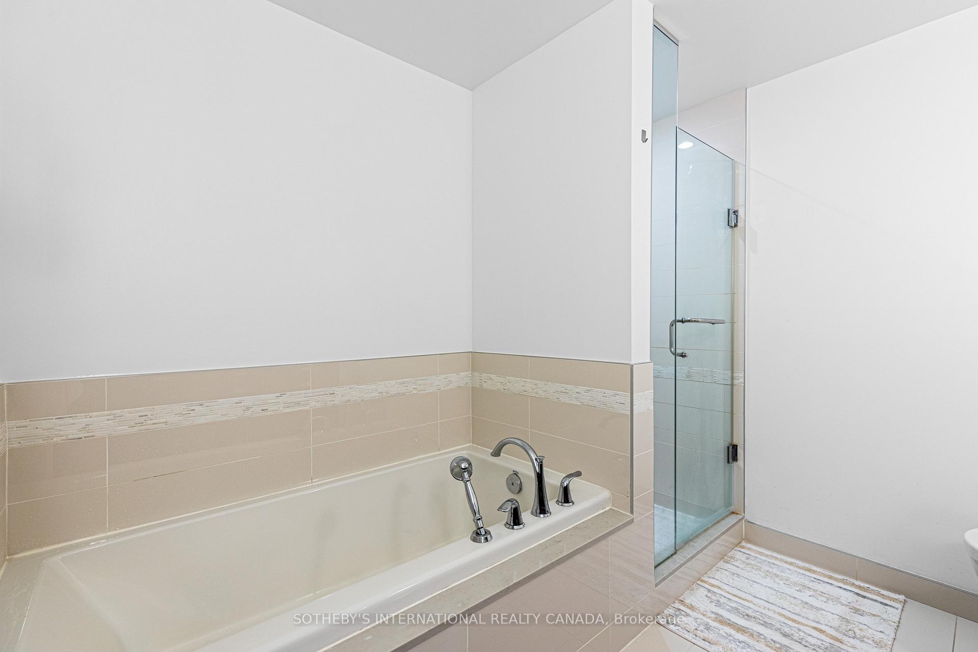 4 Bedrooms Condo at 25 Malcolm, Toronto For sale