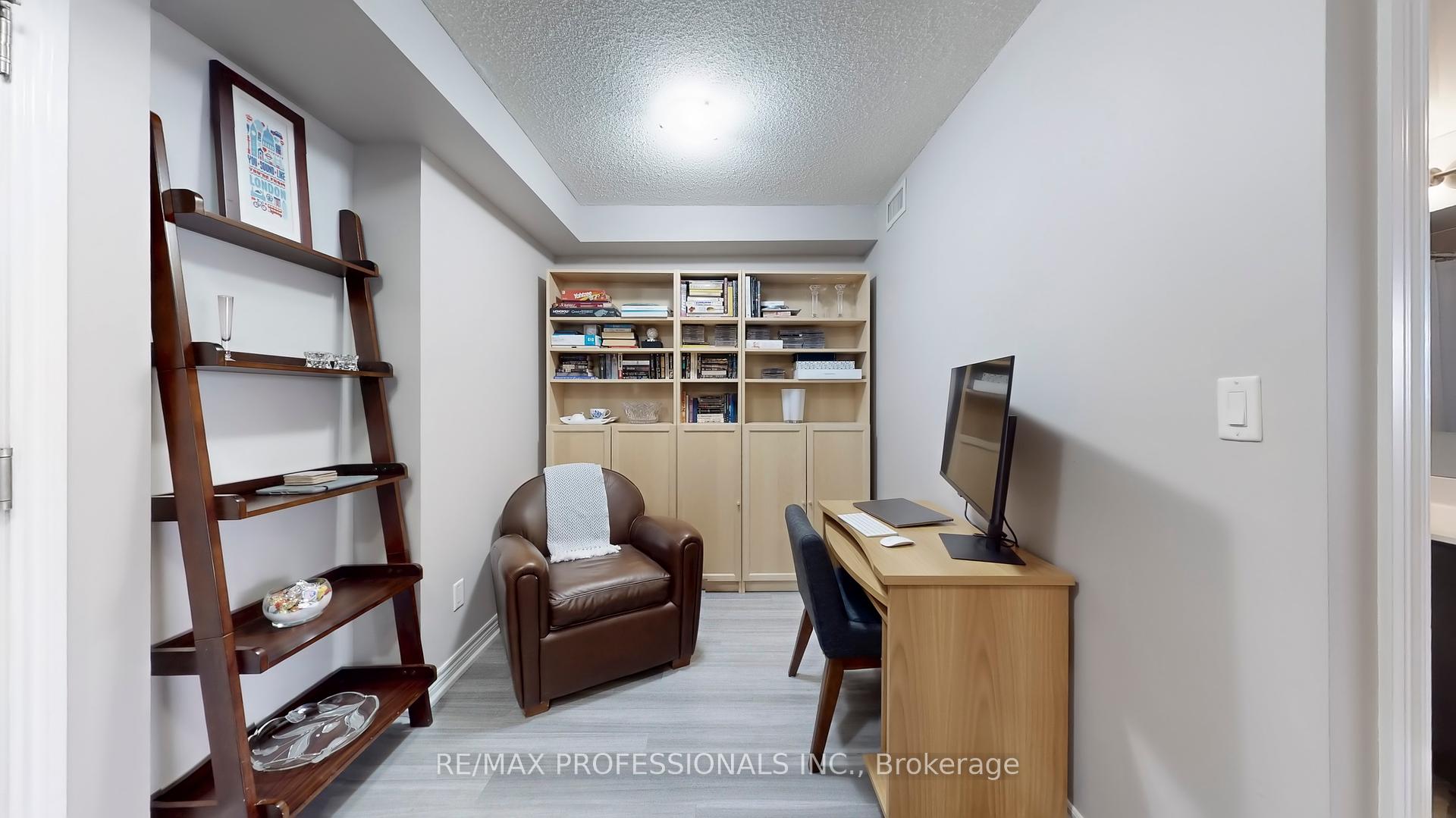 2 Bedrooms Co-op at 310 Burnhamthorpe, Mississauga For sale
