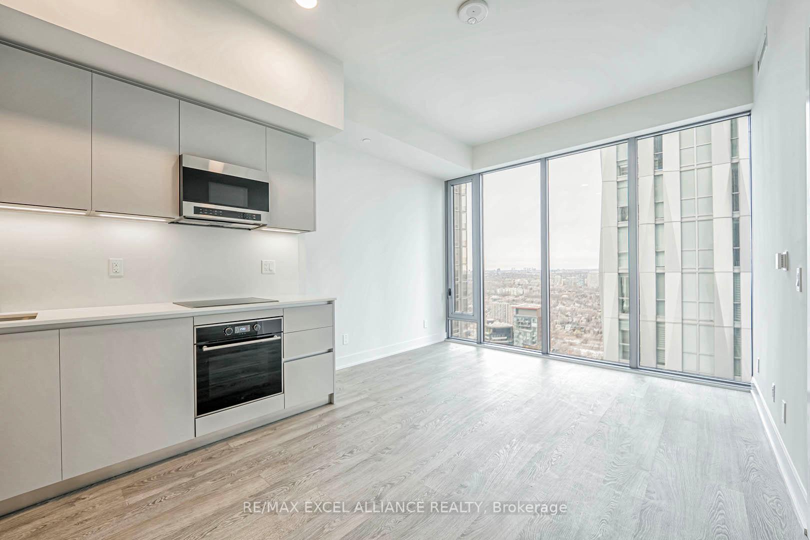 1 Bedroom Condo at 8 Cumberland,  Toronto For sale