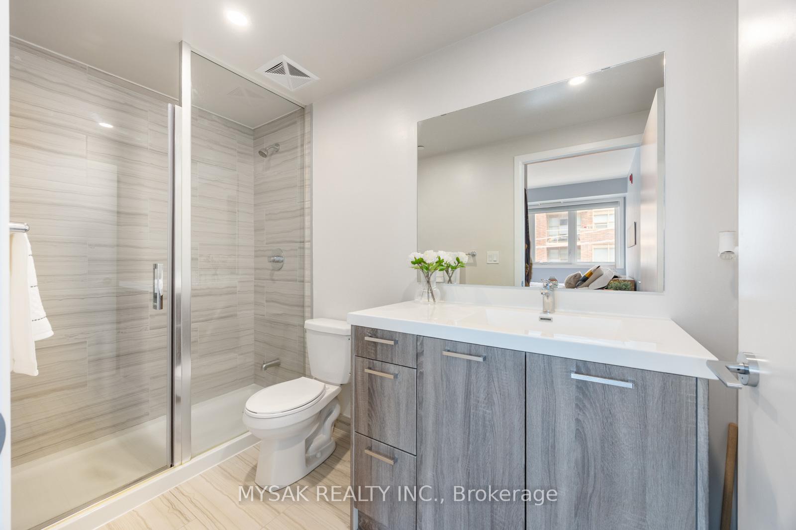 2 Bedrooms Condo at 385 Osler, Toronto For sale