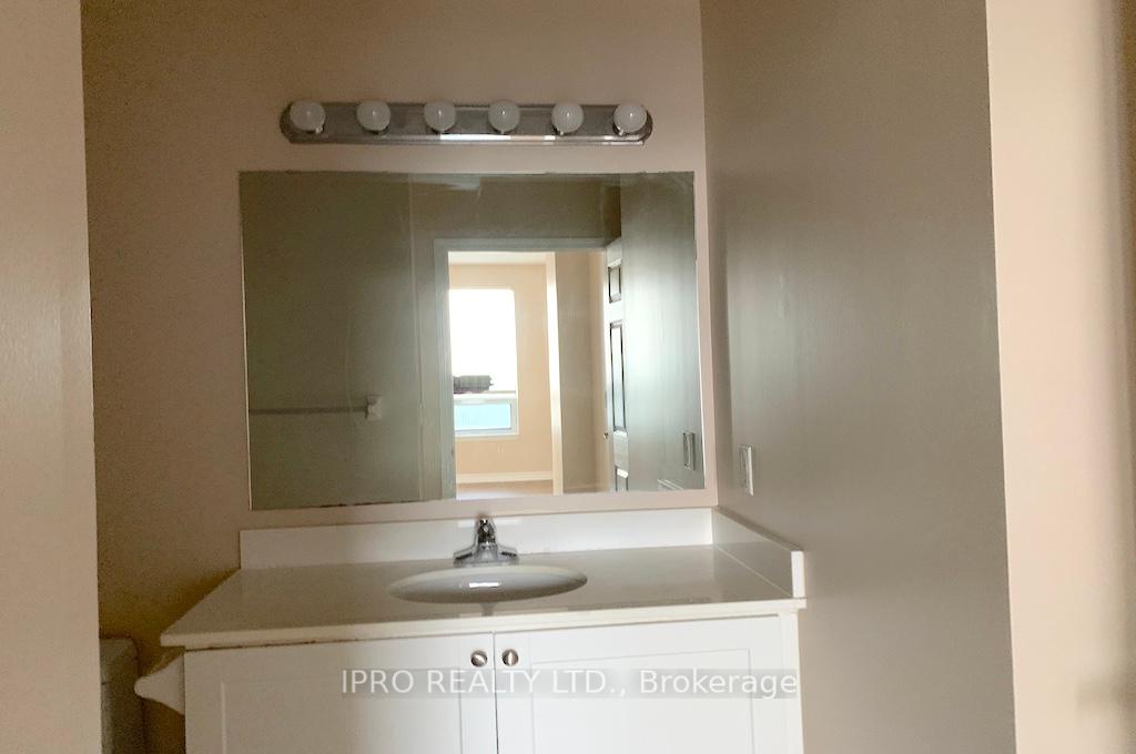 3 Bedrooms Condo at 388 Prince of Wales, Mississauga For sale