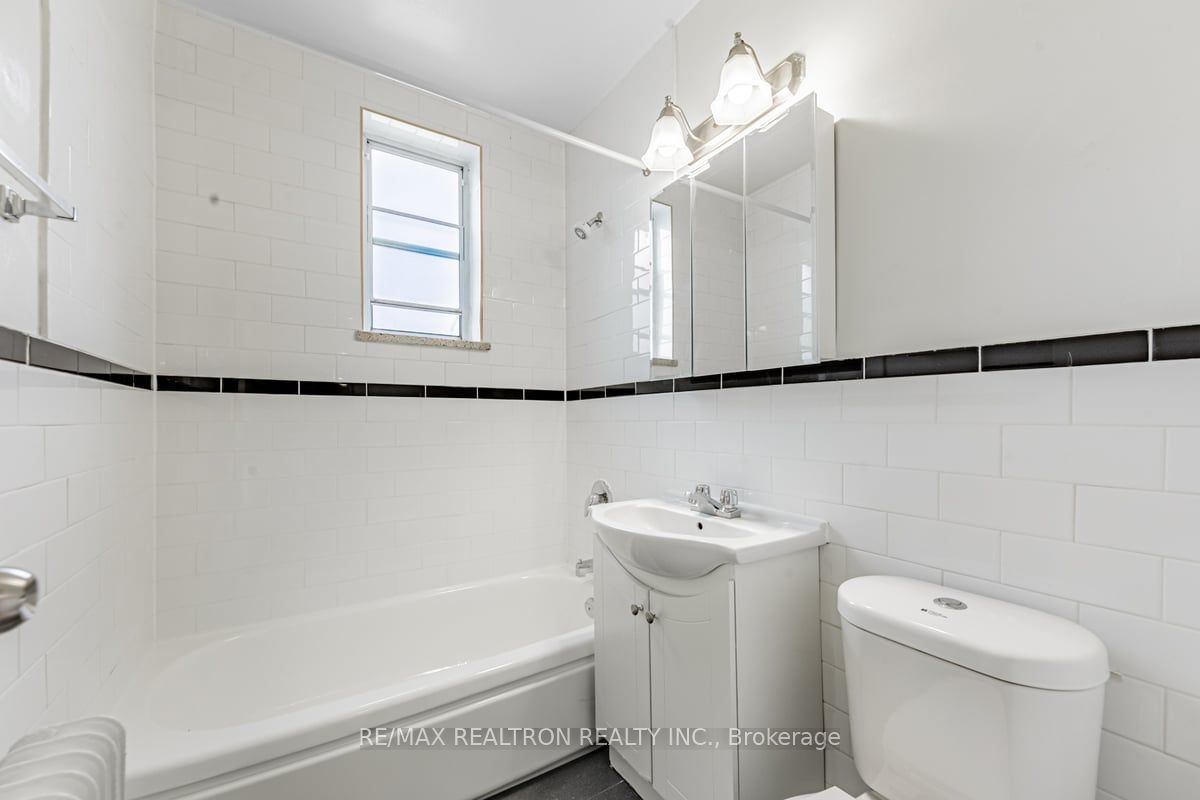 2895 Bathurst Street, #107