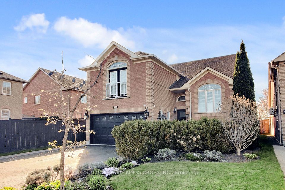 118 Van Scott Drive, Brampton, ON L7A 1N4