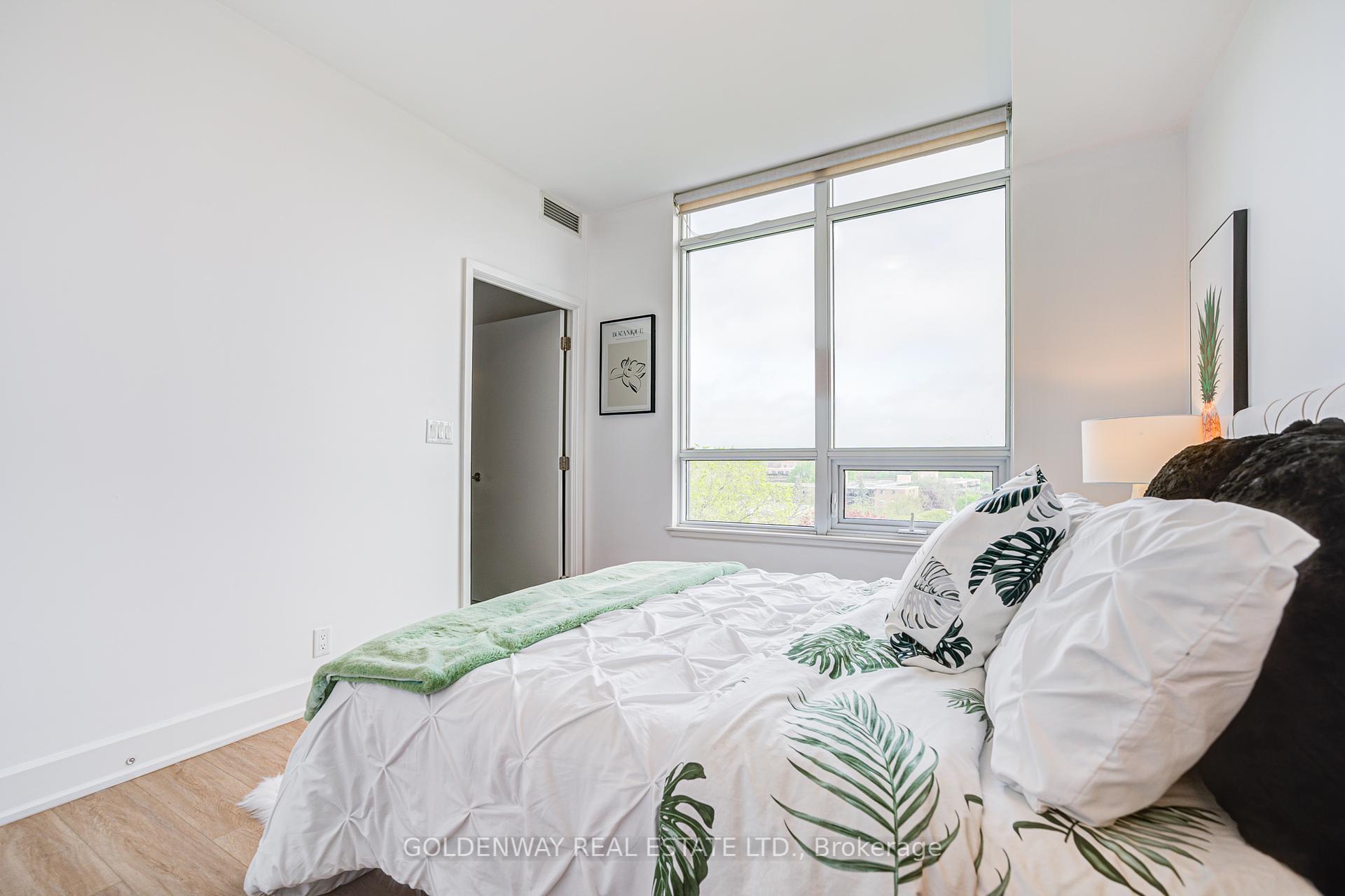 2 Bedrooms Condo at 676 Sheppard, Toronto For sale