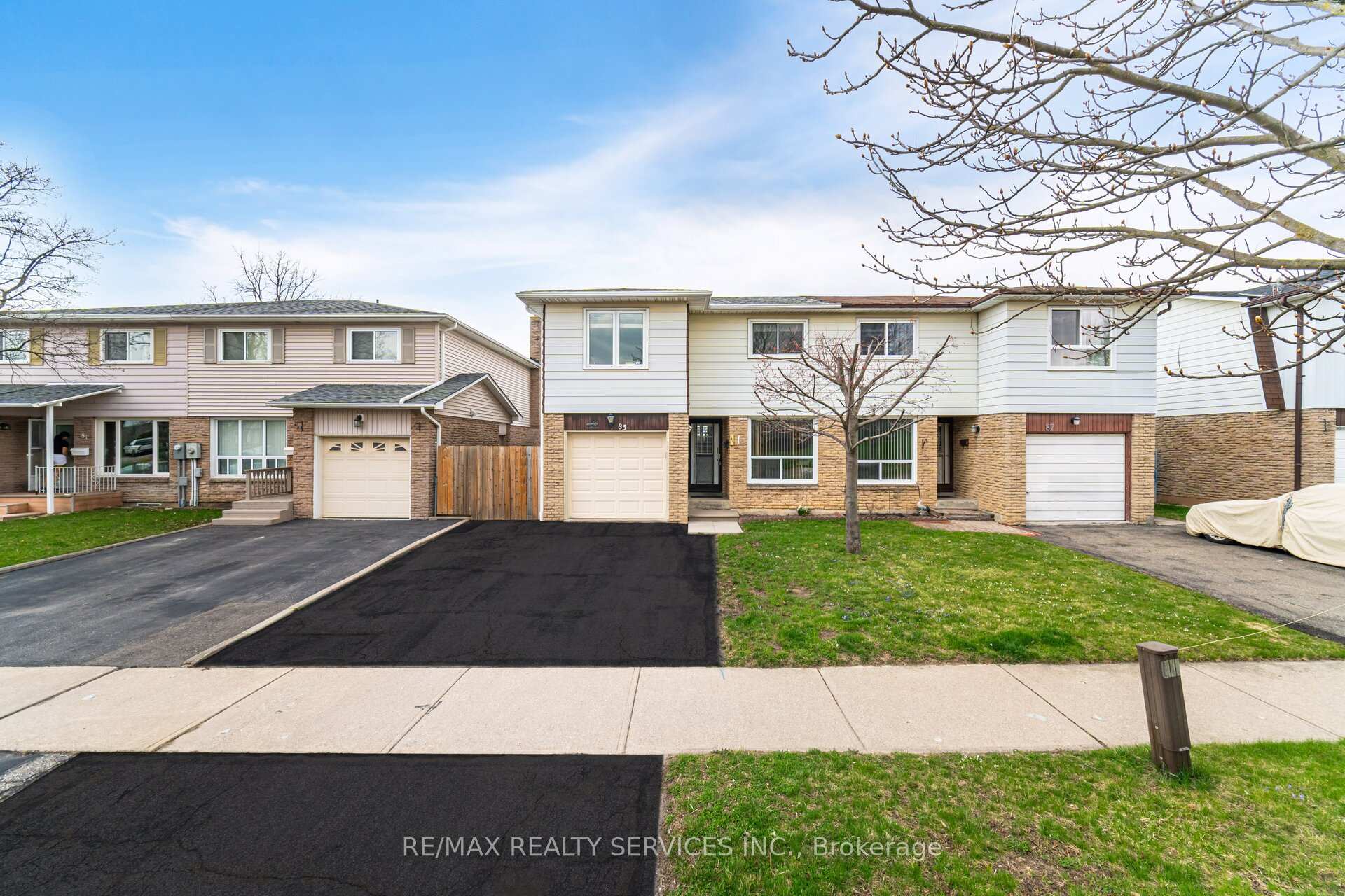 85 Salisbury Circle, Brampton, ON L6V 2Z4
