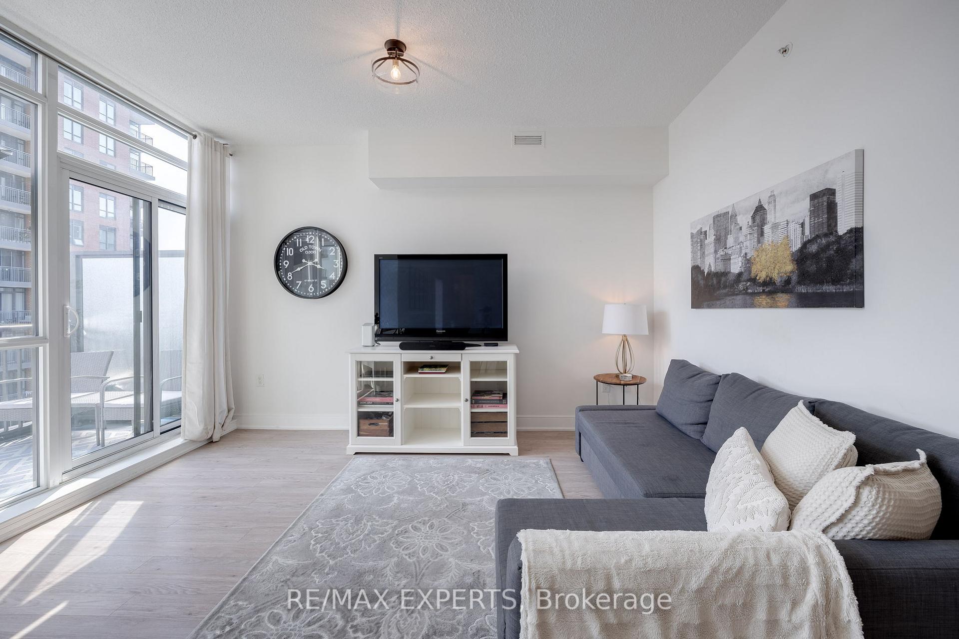 3 Bedrooms Condo at 36 Via Bagnato, Toronto For sale