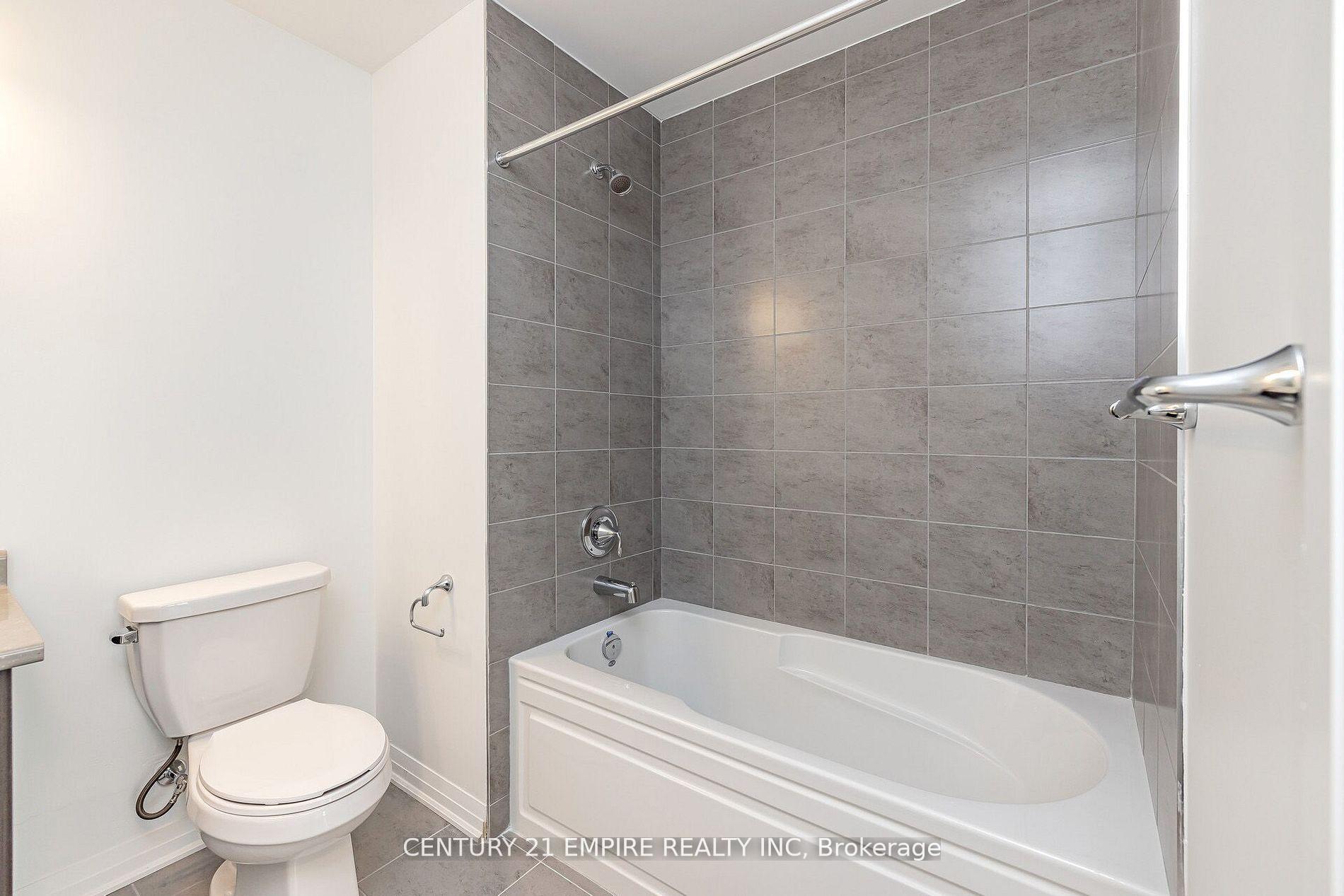 2 Bedrooms Condo at 95 Dundas,  Oakville For sale