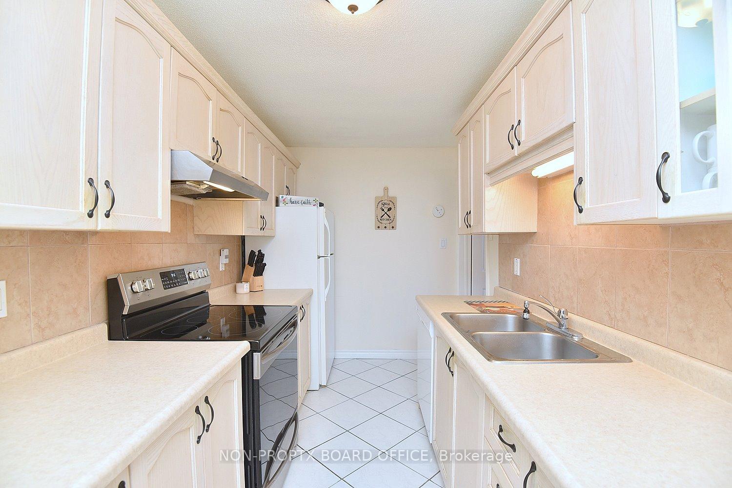 2 Bedrooms Condo at 893 Concession,  Hamilton For sale