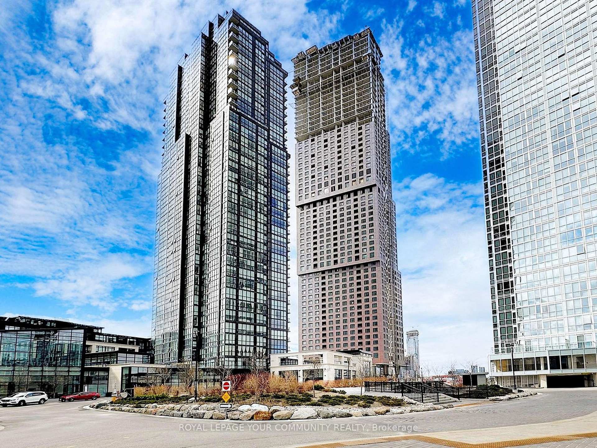 2 Bedrooms Condo at 2908 Highway 7, Vaughan For sale