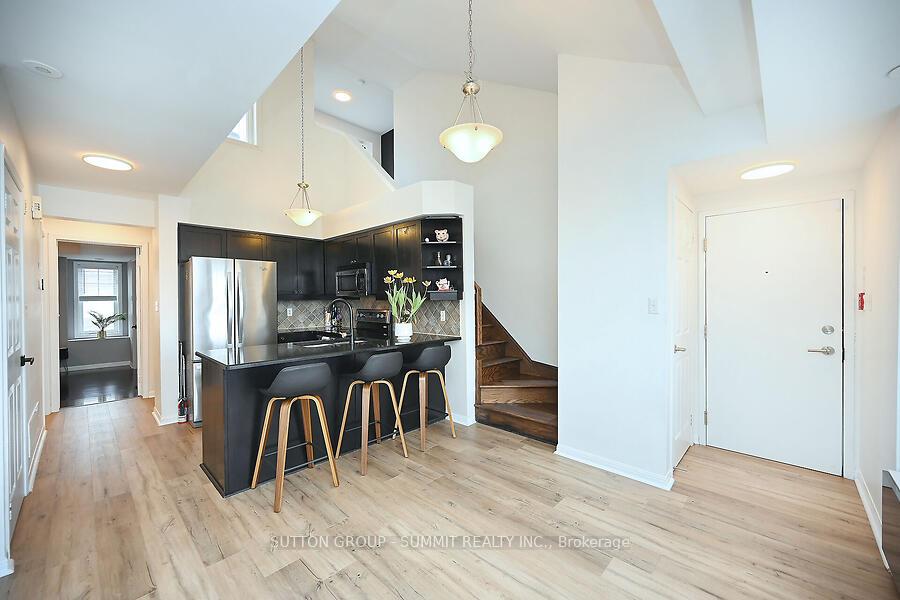 3 Bedrooms Condo at 633 DUNDAS,  Mississauga For sale