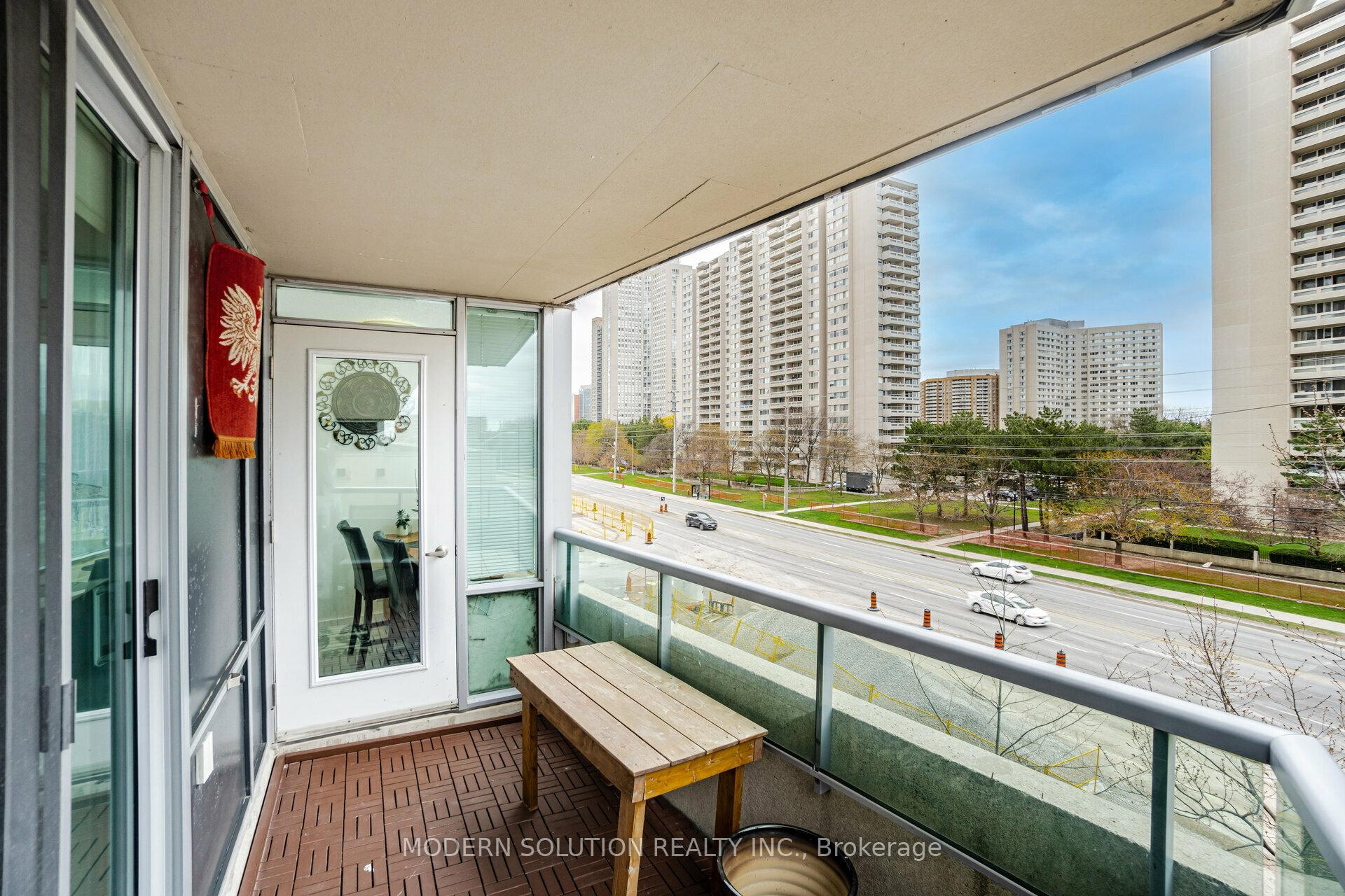 2 Bedrooms Condo at 1 Elm, Mississauga For sale
