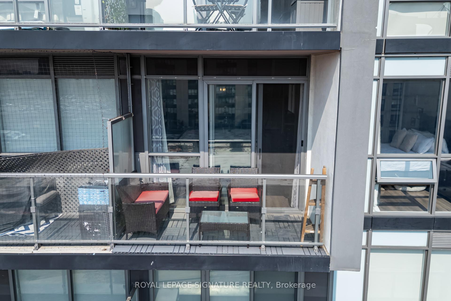 2 Bedrooms Condo at 15 James Finlay, Toronto For sale