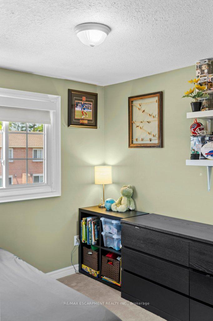 3 Bedrooms Condo at 29 HERITAGE, Hamilton For sale