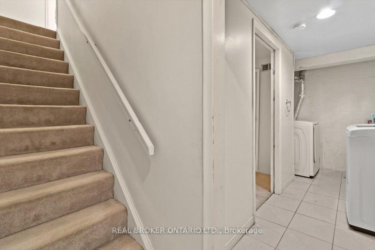 2 Bedrooms Condo at 11 Colmar, Hamilton For sale
