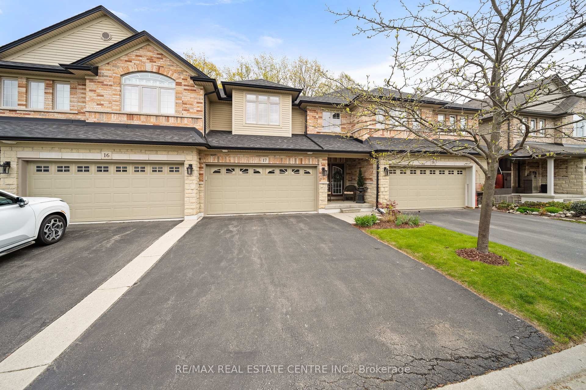 3 Bedrooms Condo at 441 Stonehenge, Hamilton For sale